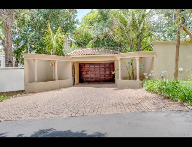 9 BEDROOM FREESTANDING FOR SALE IN BRYANSTON